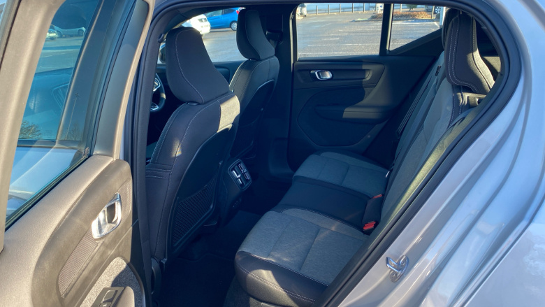 Volvo XC40 2.0 B3P Plus Dark 5dr Auto Petrol Estate